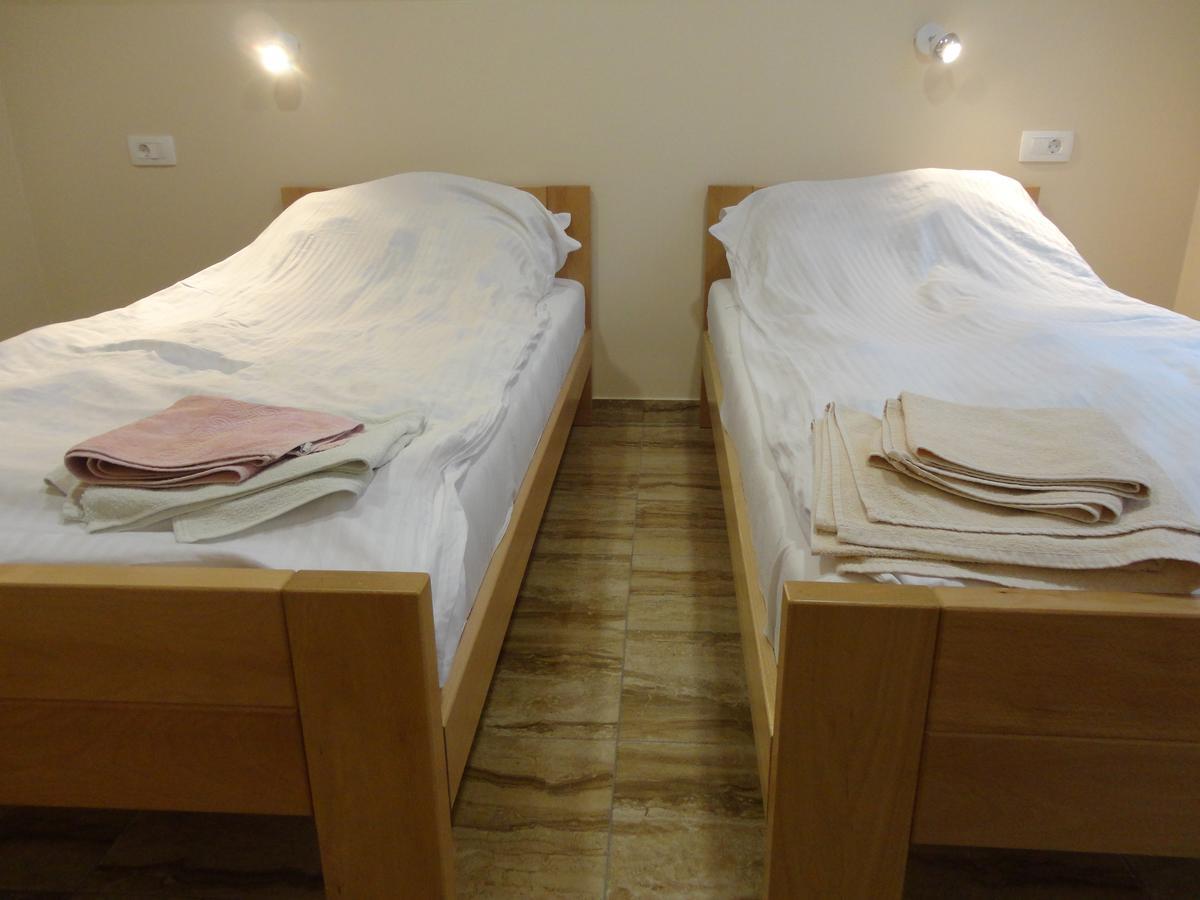 Bed and Breakfast Prenociste "Magnus" Славонски-Брод Экстерьер фото