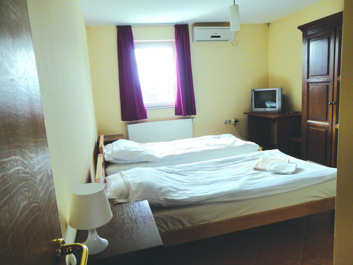 Bed and Breakfast Prenociste "Magnus" Славонски-Брод Экстерьер фото